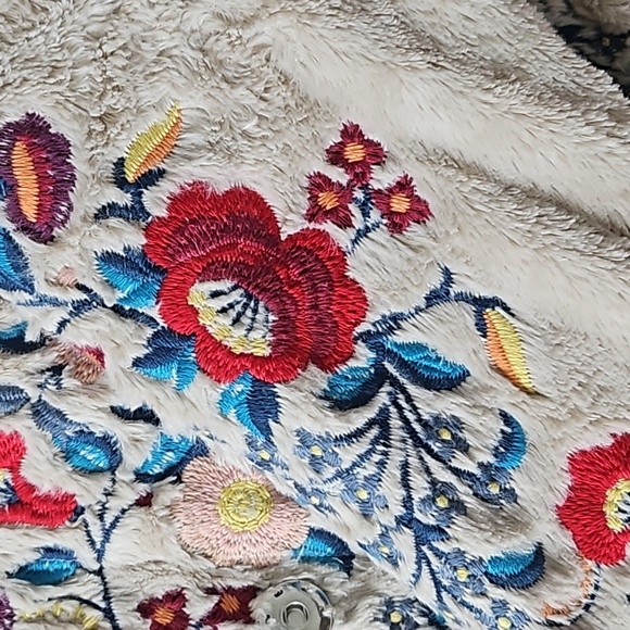 COPY - Johnny Was Gena Floral Embroidered Faux-Fur Coat Womens Medium - Picture 15 of 15